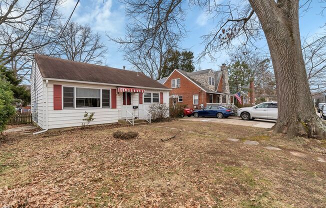 Well Maintained 3 Bedroom 1.5 Bathroom Split Level Home In Desirable Glencarlyn