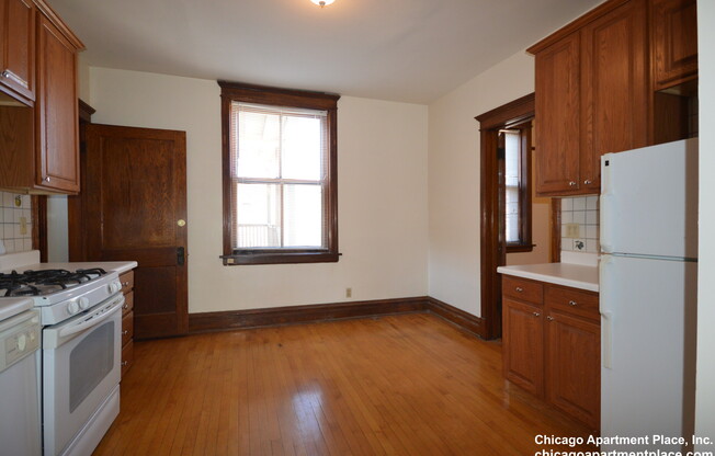 3806 N Greenview Ave 6