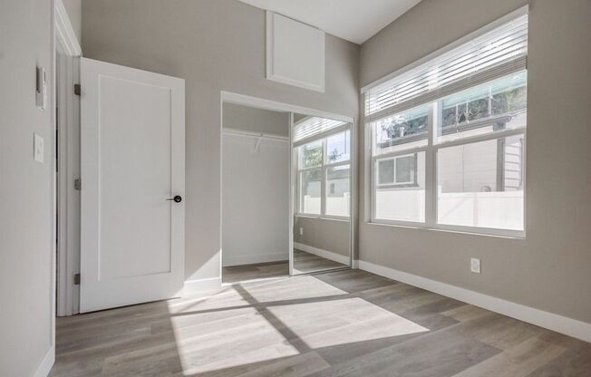 THE POINTE - JUST RENOVATED! Luxurious Community, W/D In Unit