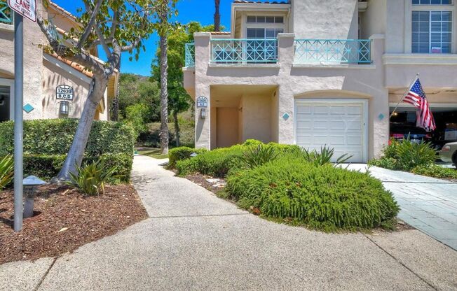 Beautiful 2 Bed, 2 Bath Sabre Springs Townhome with 1 Car Garage