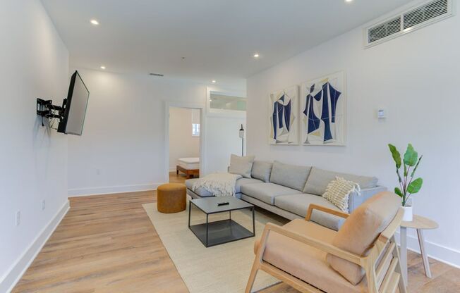 1 bed, 1 bath, 100 sqft, $1,400, Unit Suite 3 - Unit 2