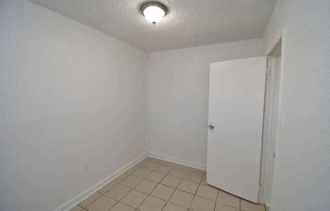 2 beds, 1 bath, $1,050