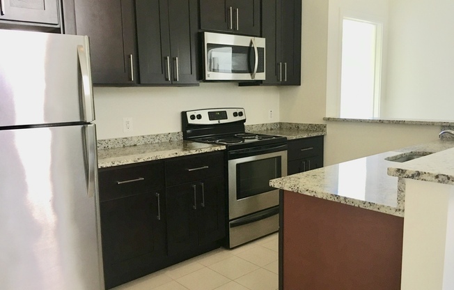 2 beds, 1 bath, 825 sqft, $1,350, Unit 116