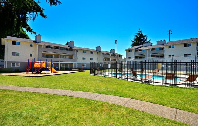 Maple Pointe Playground & Pool Exterior