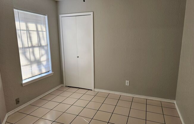 4 Bed 3 Bath Home in Crowley ISD!