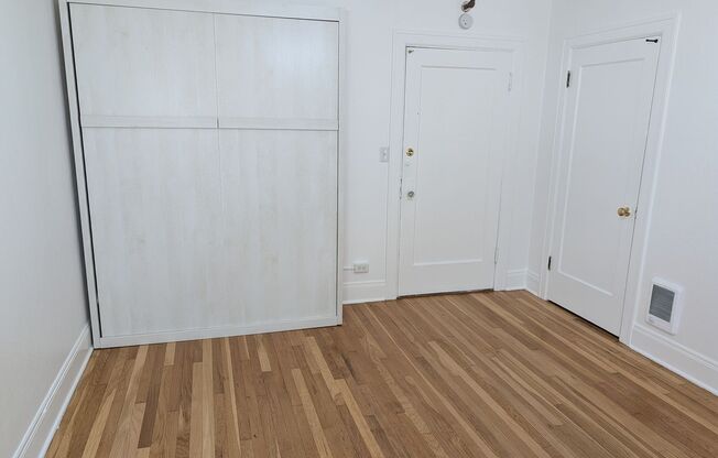 Studio, 1 bath, 308 sqft, $1,099, Unit 32