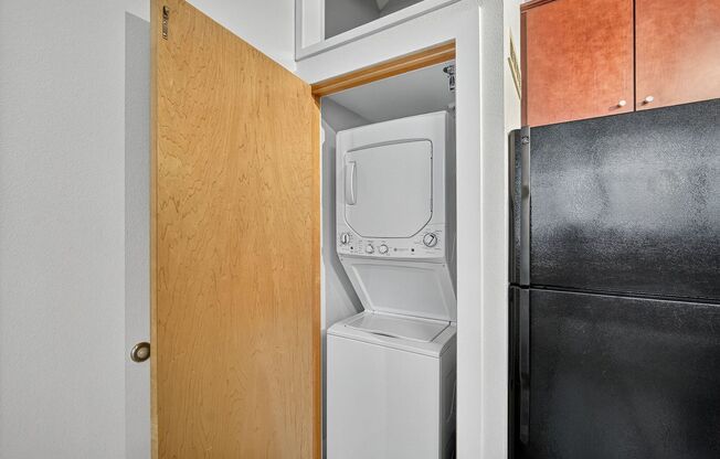 Studio, 1 bath, 610 sqft, $1,050, Unit 112-408