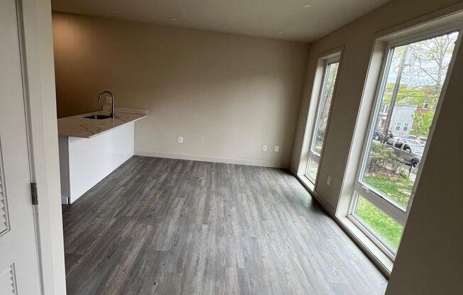 1949 Naylor Rd SE