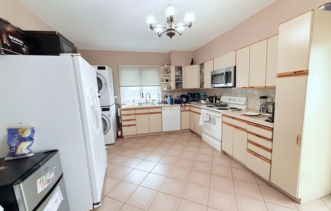 208 RAWSON RD