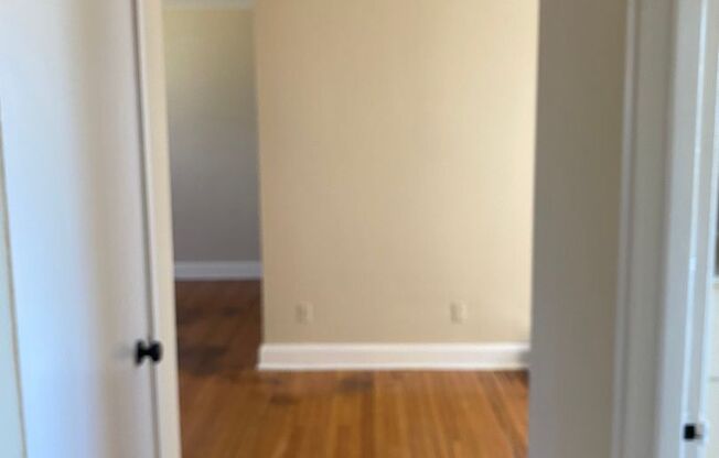 2 beds, 1 bath, $1,200, Unit 14