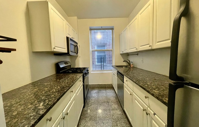 652 W 189 ST