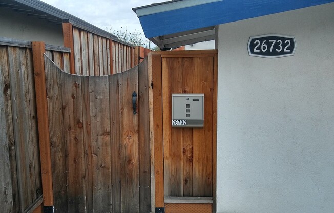 Brand new in law/studio unit with private entrance!