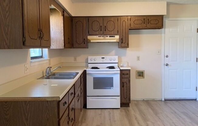 2 beds, 1 bath, $795