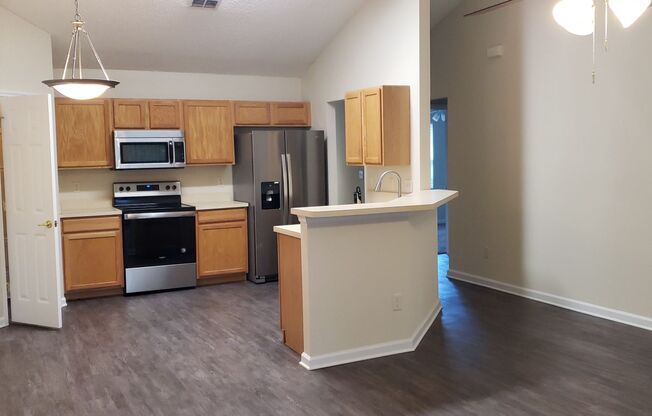 3 beds, 2 baths, $1,550