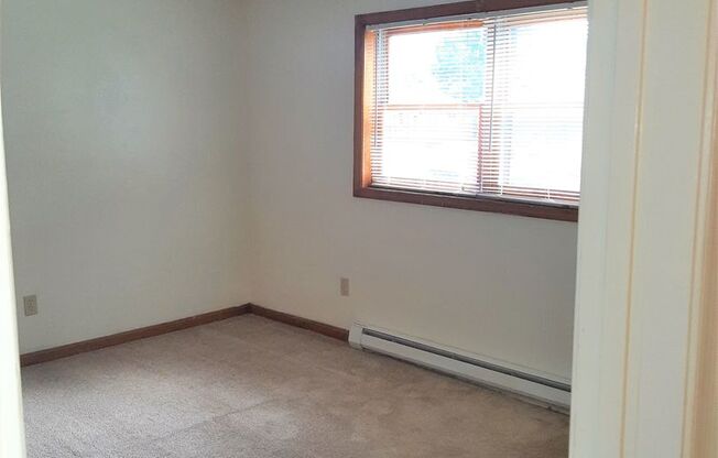 2 beds, 1 bath, 903 sqft, $1,140, Unit H-5