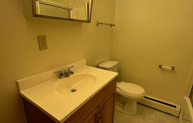 3 beds, 1.5 baths, 1,100 sqft, $1,980, Unit F-12