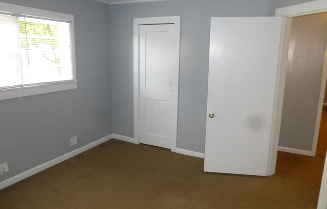 3 beds, 2 baths, $1,100