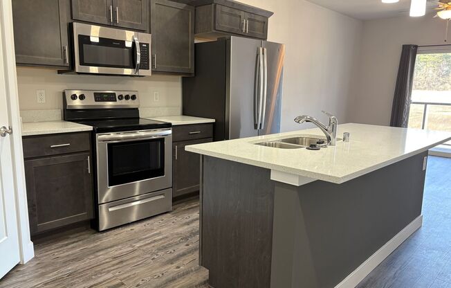 1 bed, 1 bath, 736 sqft, $1,525, Unit 4880-103