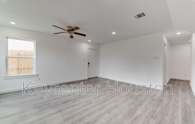 8128 STERLINGSHIRE DR