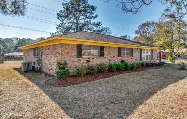Move In Ready  4br/2ba Single Family Home