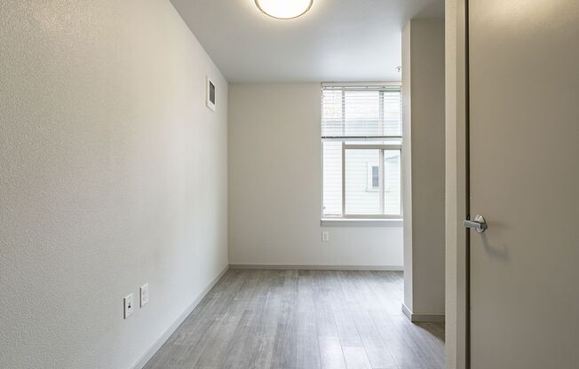 Studio, 1 bath, 150 sqft, $845, Unit 105