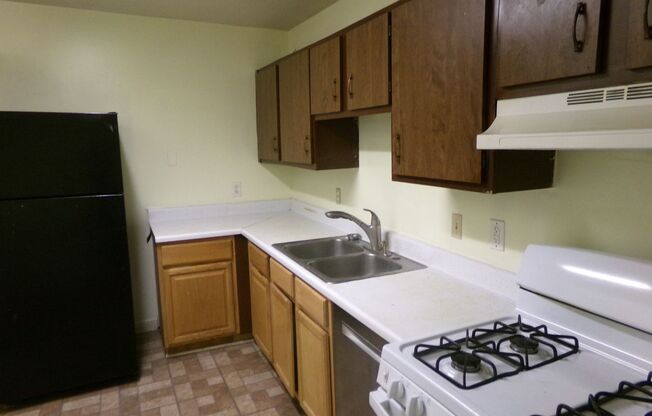 2 beds, 2 baths, $900