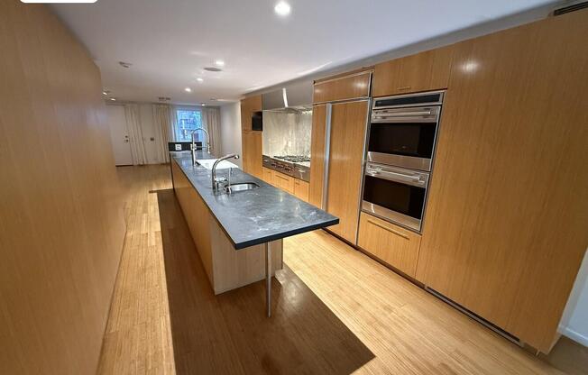 112 W 118 ST