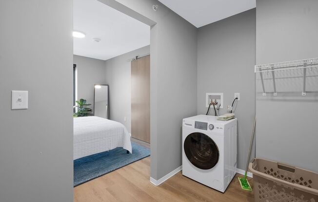 1 bed, 1 bath, 700 sqft, $1,400, Unit 2412