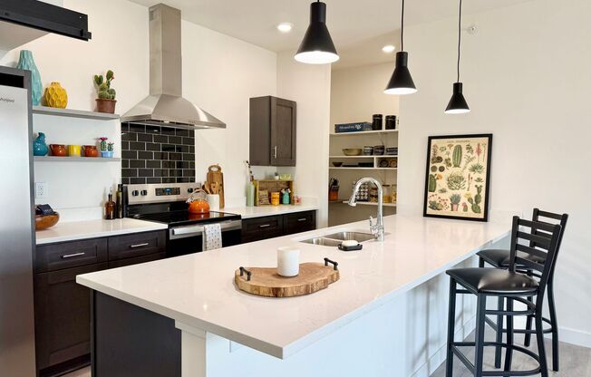 1 bed, 1 bath, 746 sqft, $1,350, Unit 123 Boneset Ave. Apt 5