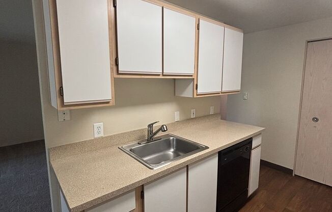 1 bed, 1 bath, 817 sqft, $1,300, Unit 137