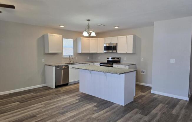 1005 N QUINCY AVE