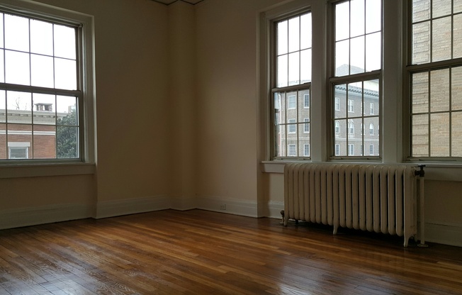 2 beds, 2 baths, 775 sqft, $2,025, Unit 410