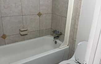 1 bed, 1 bath, $1,025, Unit Apt. B13