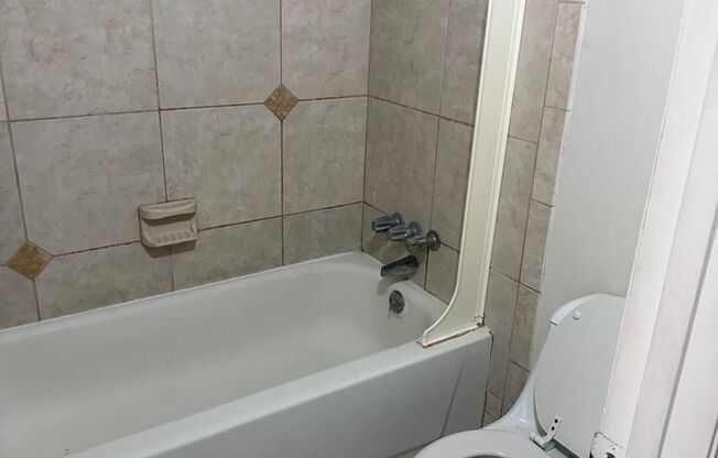 1 bed, 1 bath, $1,025, Unit Apt. B13