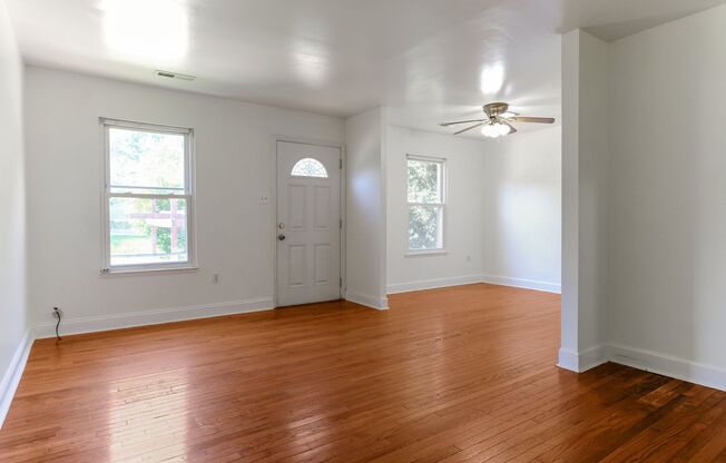 Move In Ready Townhome in Gaithersburg!