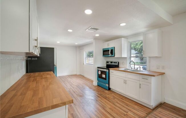 2246 Cleveland Street, Hollywood, FL 33020