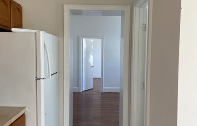 1 bed, 1 bath, $1,800, Unit Apt 4 - 24 Bay Ave