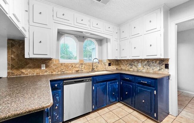 408 CAVENDER CT