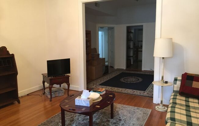 2 beds, 1 bath, $1,300