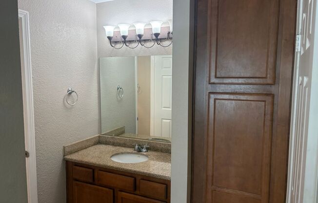 2 beds, 1 bath, $2,195, Unit UNIT 2