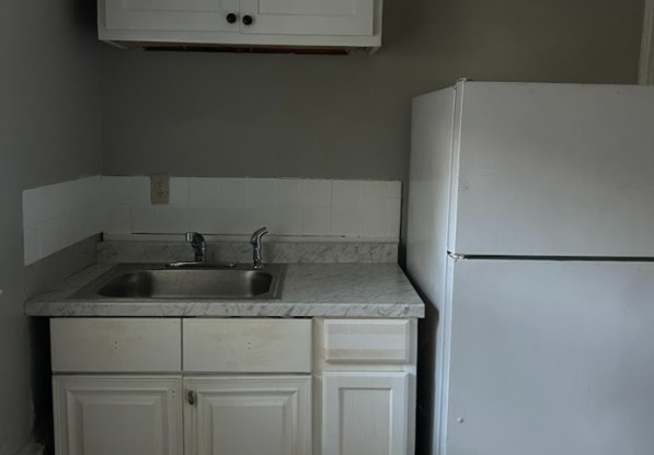 255 X W LOMBARD ST