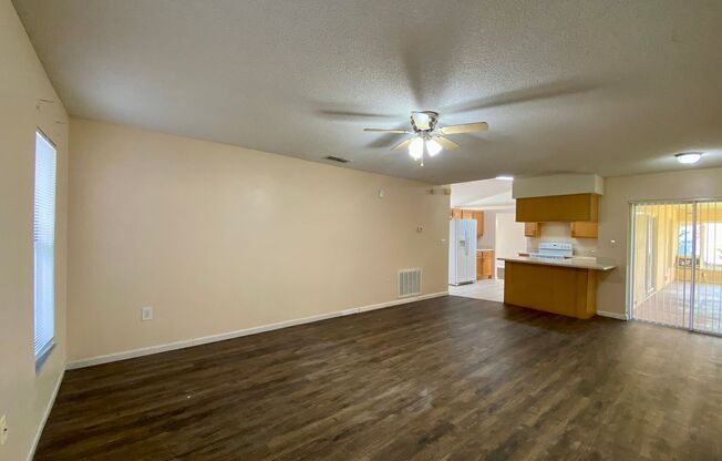 3bed/2bath Lake View Single Family Home in Kissimmee, FL!