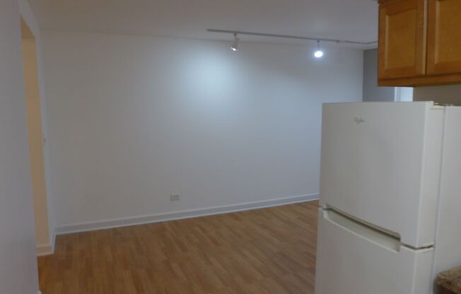 Studio, 1 bath, 400 sqft, $1,195, Unit 306