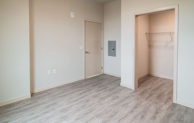 1 bed, 1 bath, 737 sqft, $1,825, Unit 618