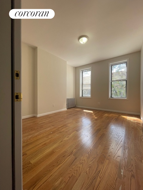 2 beds, 1 bath, $2,510, Unit R3