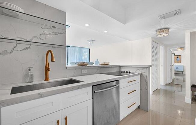 2049 S Ocean Dr cu-209, Hallandale Beach, FL 33009