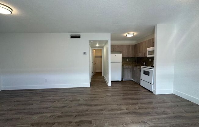 1 bed, 1 bath, $1,595, Unit F202