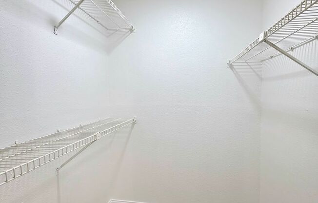 1 bed, 1 bath, 753 sqft, $819, Unit 914