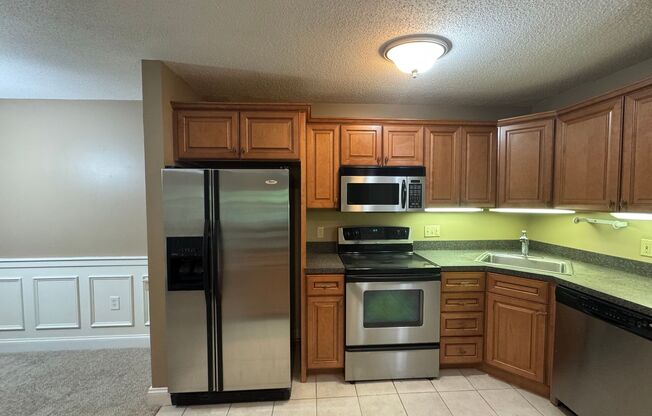 Spacious 3-Bedroom Condo with Modern Amenities in Andover, MA!