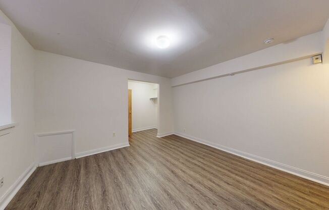 Studio, 1 bath, 295 sqft, $920, Unit B10